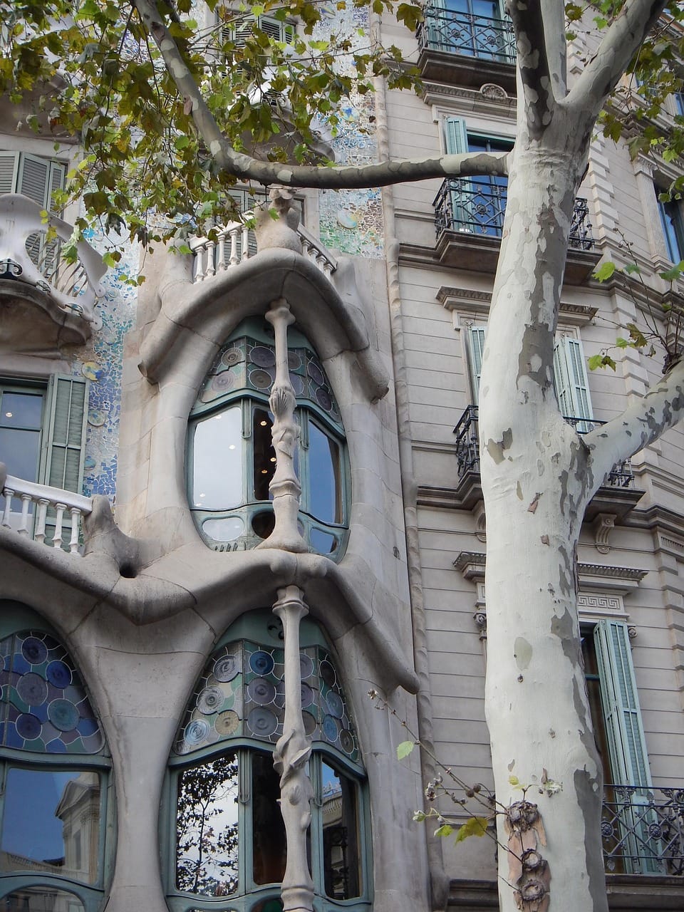 casa batlló, stained glass, barcelona, anthony gaudi, architecture, beautiful buildings, travels, catalonia, spain, house of bones, the façade of the