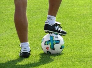 sports, leisure time, soccer, ball, lawn, grass, training, city square, fitness, game, competition, legs, break, muscle, soccer shoe, bundesliga, kicking off, abut, football field, world cup, em, world cup 2018, soccer, bundesliga, bundesliga, world cup, nature, world cup, world cup, world cup, world cup, Chuteiras. 