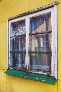 old, vintage, retro, window, wood, wooden, glass, green, house, yellow. Casa Verde e Amarela. 