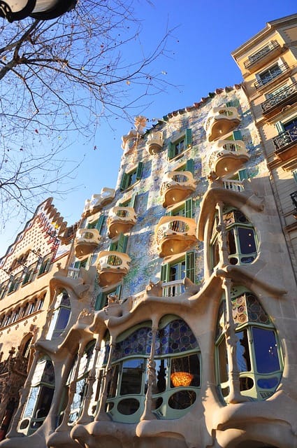 high first, gaudí, barcelona, bart lou house, casa batllo, casa batlló, spain, españa, passeig de gràcia, building, architecture, europe, travel, blue, views, house, city, barcelona, barcelona, casa batllo, Casa Verde e Amarela.