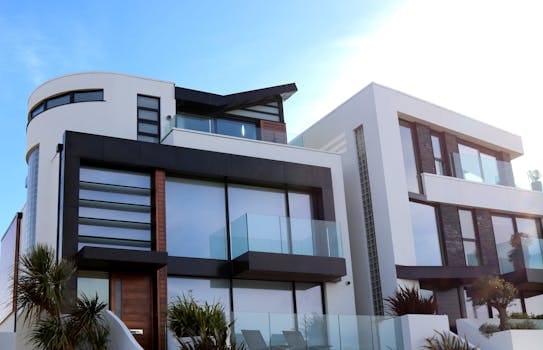 Contemporary luxury home with glass balconies in Poole, UK, showcasing modern architectural design. casa.