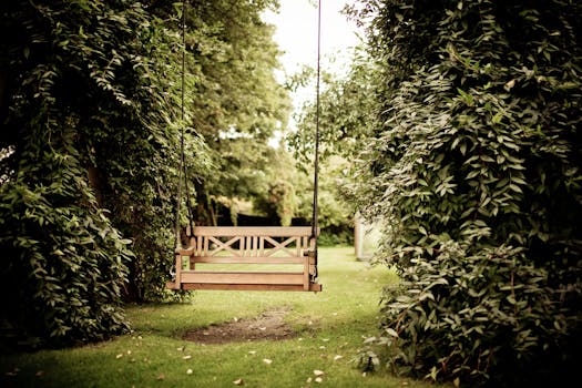 A tranquil wooden swing hanging in a verdant garden setting, ideal for relaxation. Jardim.