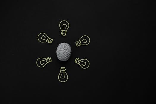 Conceptual photo of a brain surrounded by light bulb clips on black background. Saúde Mental.