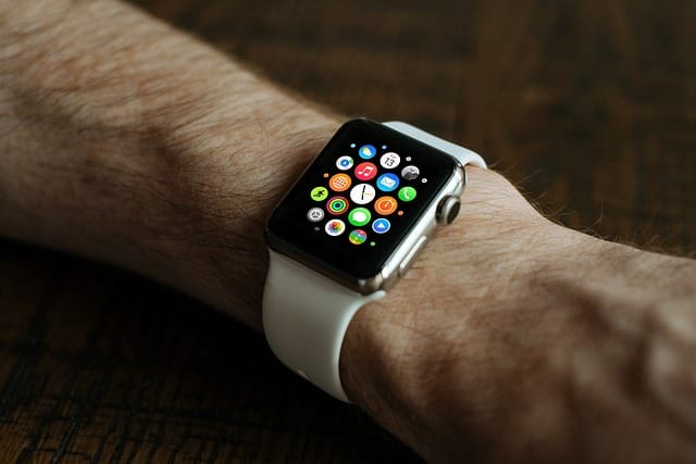 smart watch, apple, wrist, wristwatch, watch, apple watch, gadget, digital, technology, style, fashion, smart, mobile, display, screen, touch, touch screen, application, app, device, electronic, interface, modern, wireless, clock, time, multimedia, social, design, internet, wear, hand, smart watch, smart watch, smart watch, smart watch, smart watch, watch, watch, watch, apple watch, apple watch, apple watch, Electronic Devices, Aparelhos Eletrônicos.