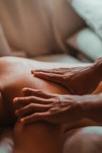 Massagem Nuru Sensual: Explorando a Intimidade