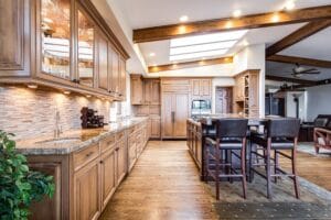 kitchen, dining, interior, home, room, interior design, modern, furniture, architecture, wood, floor, luxury, decor, decoration, real estate, bright, counter, style, contemporary, brown home, brown kitchen, brown wood, brown room, brown design, brown interior, kitchen, kitchen, kitchen, kitchen, kitchen, home, real estate, real estate, real estate, Modern Fitted Kitchens, cozinhas planejadas modernas, food, comida.