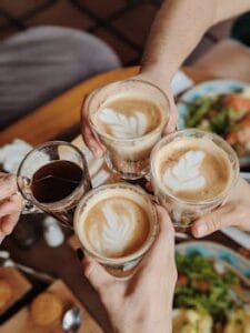 Enjoying delicious coffee with friends, perfect morning moment. Food Cappuccino vs. Latte, food, comida.