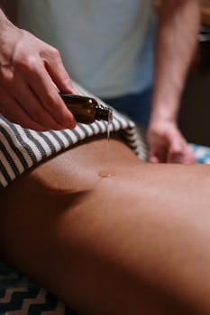 Experience tranquility with a soothing oil massage in a serene spa environment. Massage, Massagem, saúde, dicas.